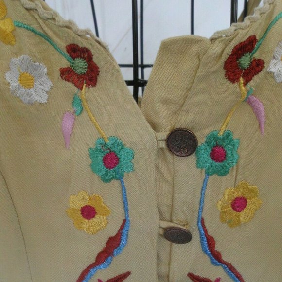 ✨ Urban Outfitters Embroidered Floral Romper - Picture 3 of 6